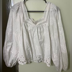 White crop plume top